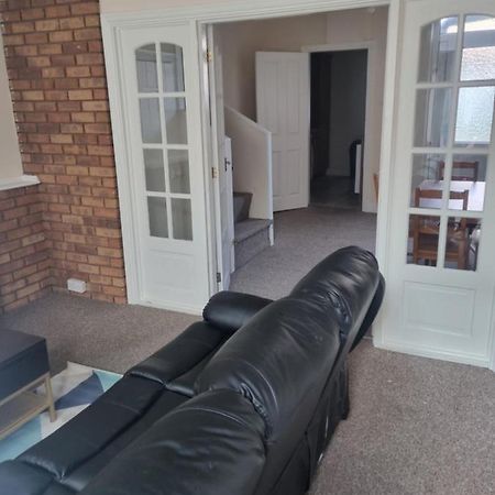 Cheerful 3-Bedroom House Brierley Hill Dış mekan fotoğraf