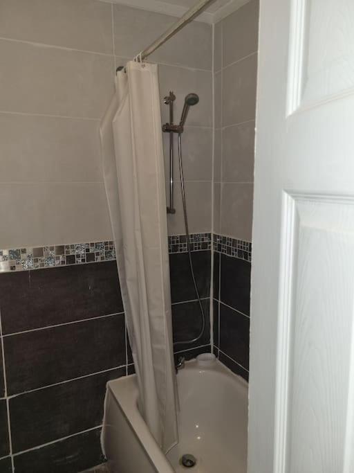 Cheerful 3-Bedroom House Brierley Hill Dış mekan fotoğraf