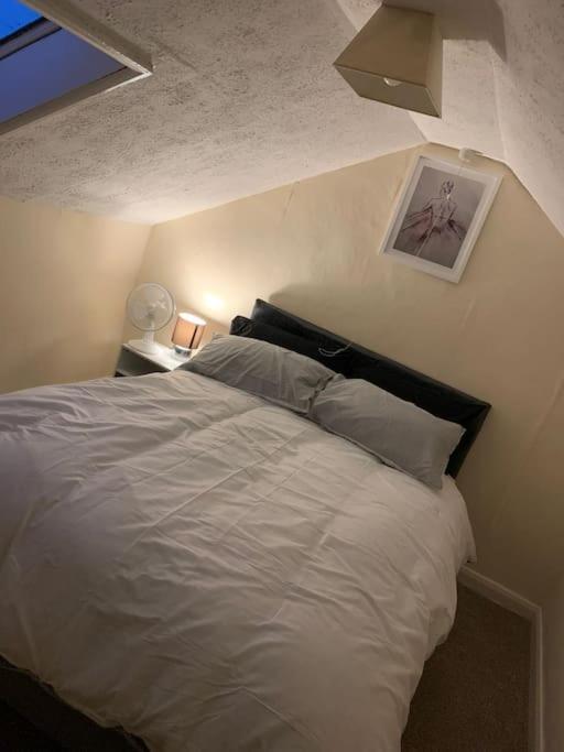 Cheerful 3-Bedroom House Brierley Hill Dış mekan fotoğraf
