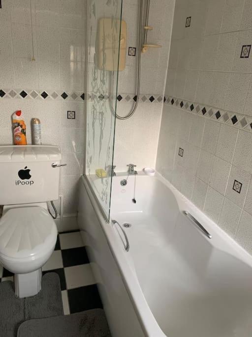 Cheerful 3-Bedroom House Brierley Hill Dış mekan fotoğraf