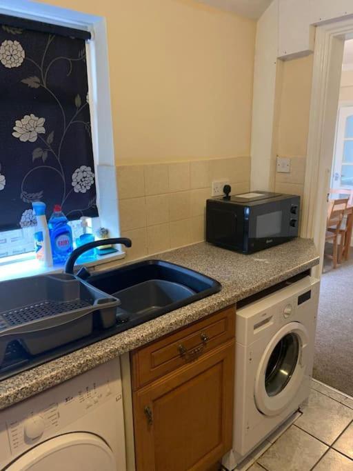 Cheerful 3-Bedroom House Brierley Hill Dış mekan fotoğraf